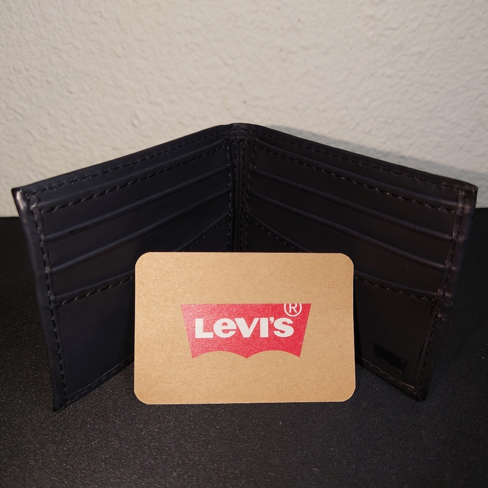 NEW Levi's bifold wallet